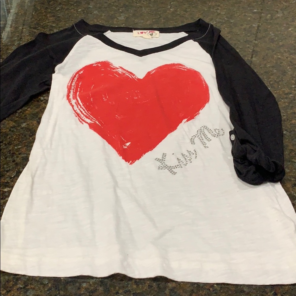 Mid-sleeve graphic tee
